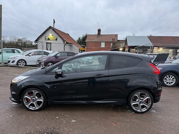 Used Ford Fiesta 2014 for sale - 77622777: Photo