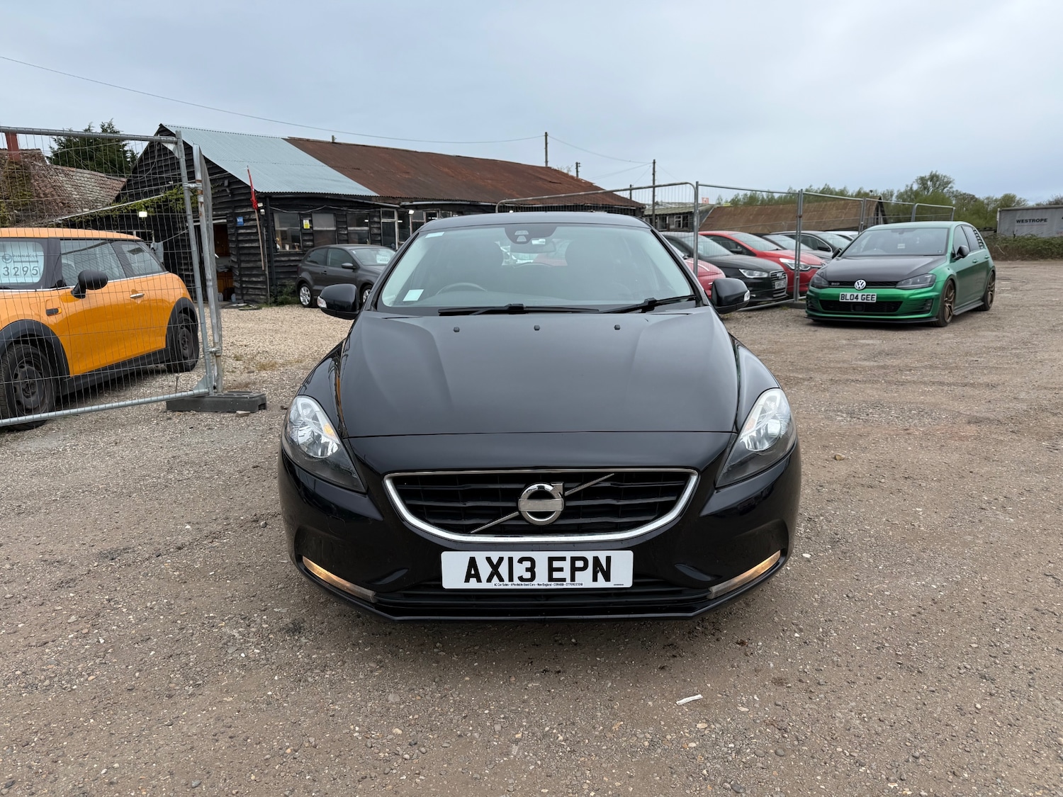 Used Volvo V40 2025 for sale - 78202010: Photo 2
