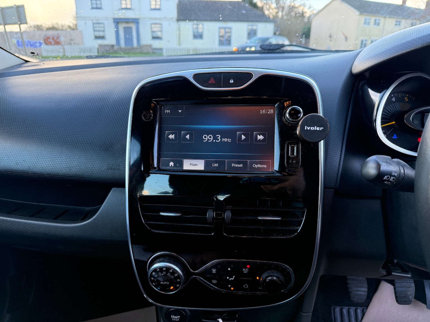 Used Renault Clio 2015 for sale - 78038459: Photo 11