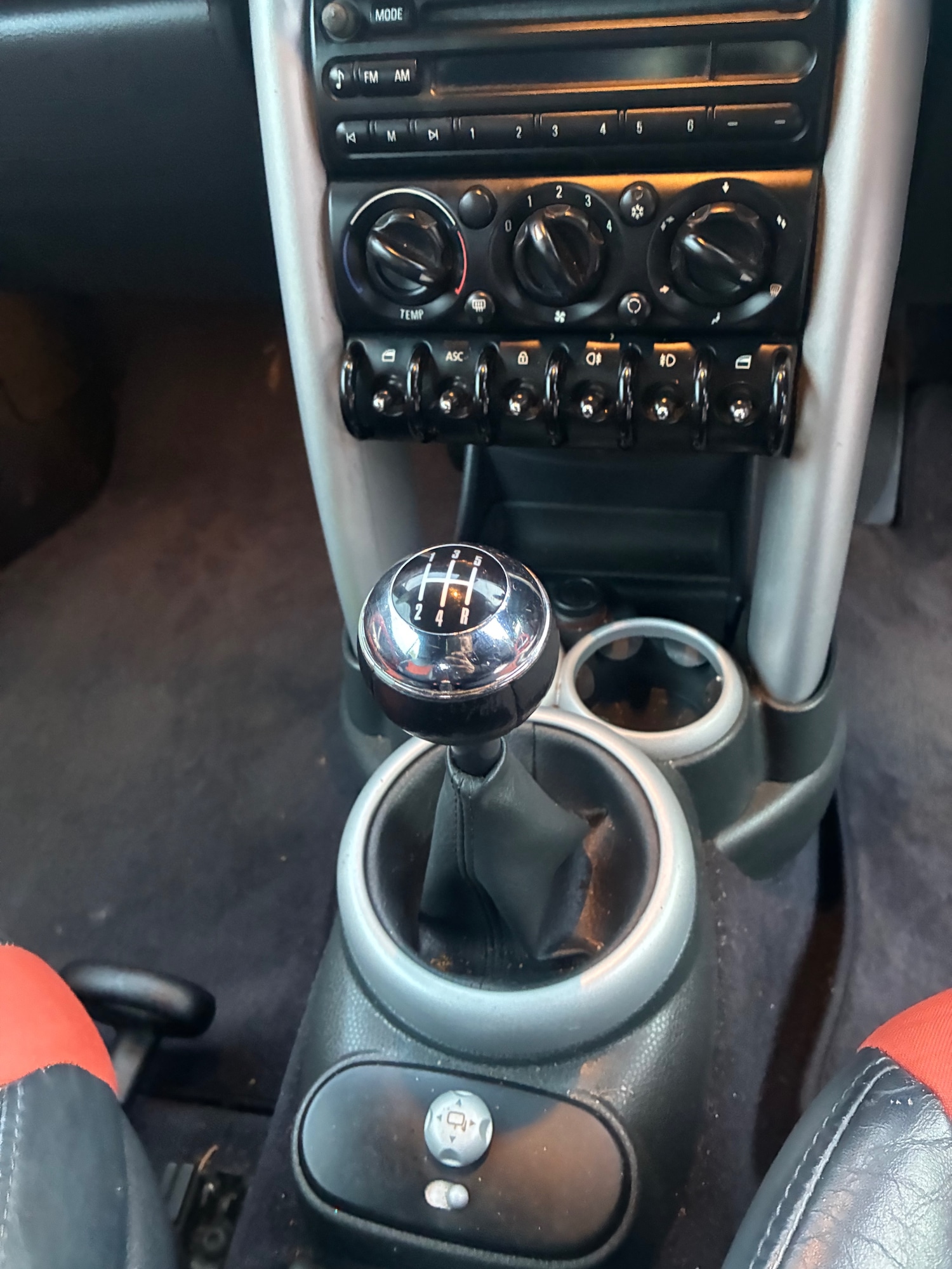 Used MINI Convertible 2004 for sale - 77620301: Photo 9