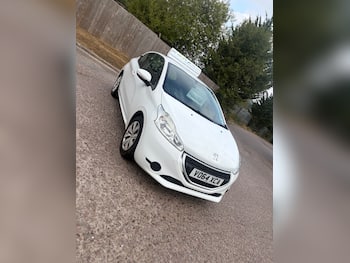 Used Peugeot 208 2014 for sale - 79637310: Photo