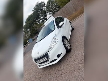 Used Peugeot 208 2014 for sale - 79637310: Photo