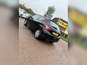 Used Peugeot 208 2012 for sale - 76255095: Photo