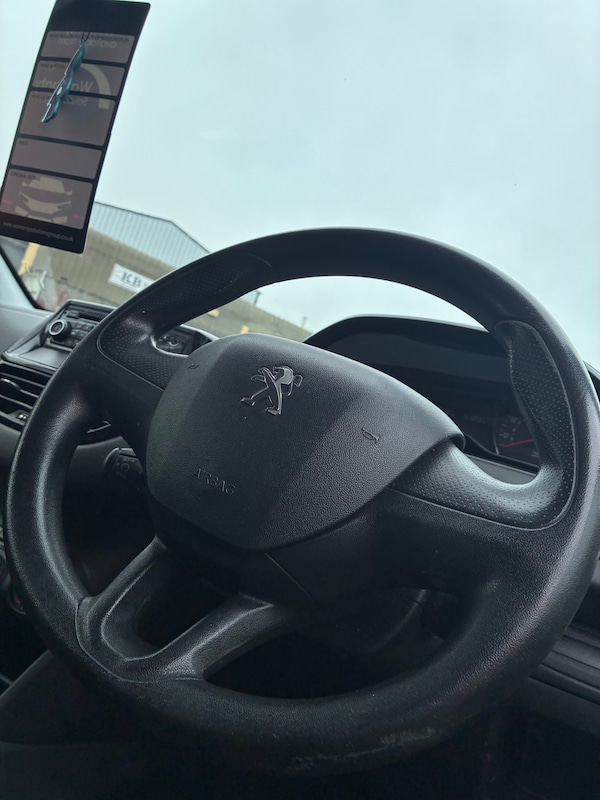 Used Peugeot 208 2012 for sale - 76255095: Photo 6