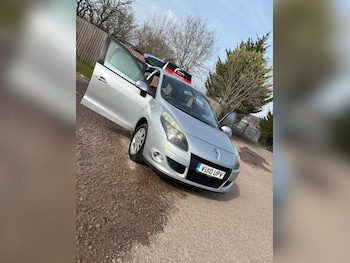 2010 (10) - 1.5 dCi 106 Privilege TomTom 5dr