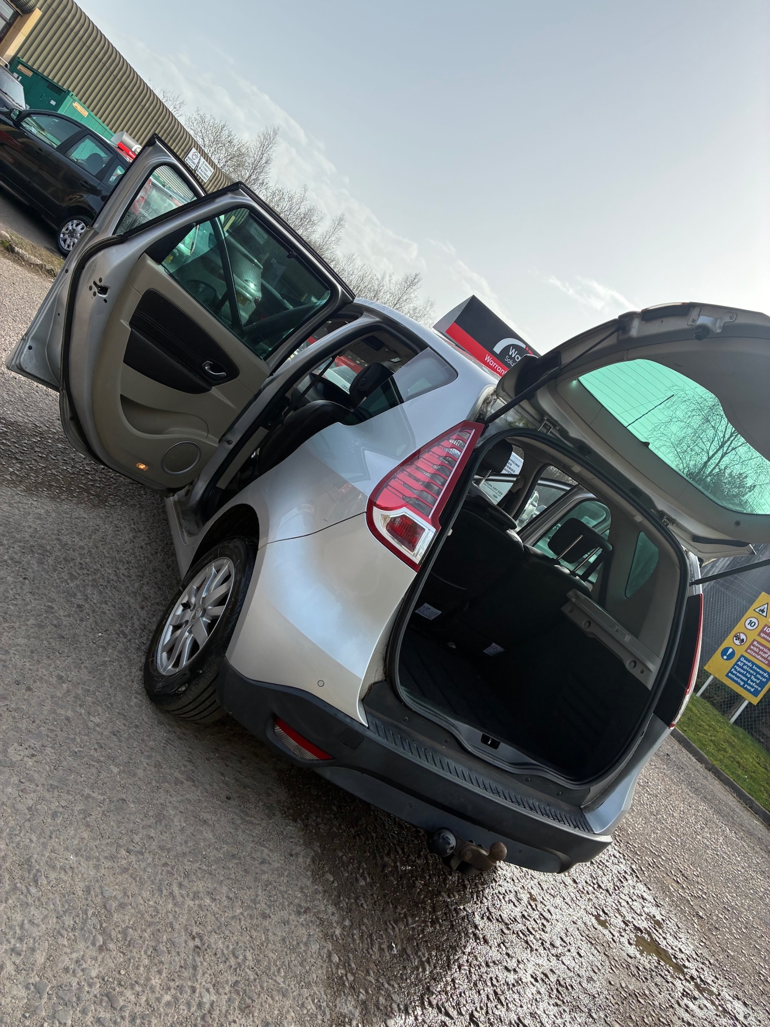 Used Renault Scenic 2010 for sale - 77762260: Photo 4