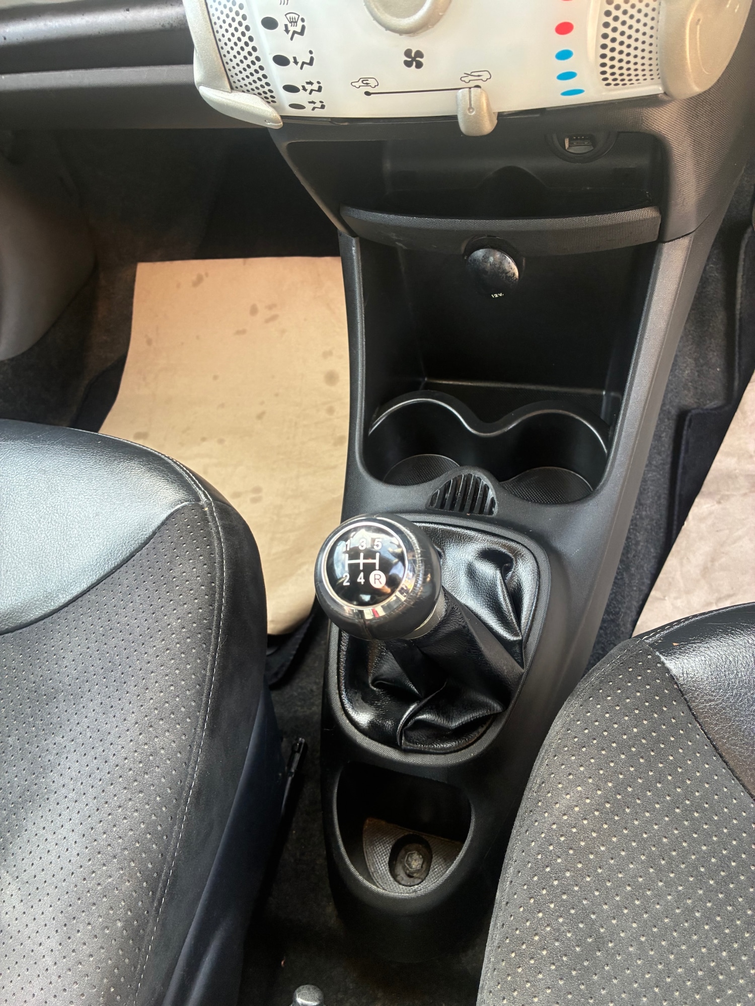 Used Toyota AYGO 2013 for sale - 78143765: Photo 9