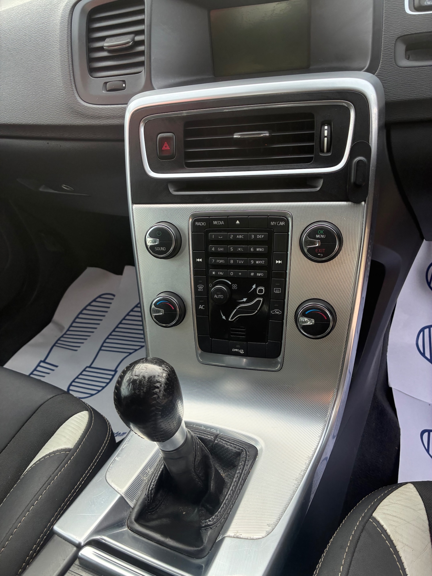 Used Volvo V60 2012 for sale - 77983473: Photo 8