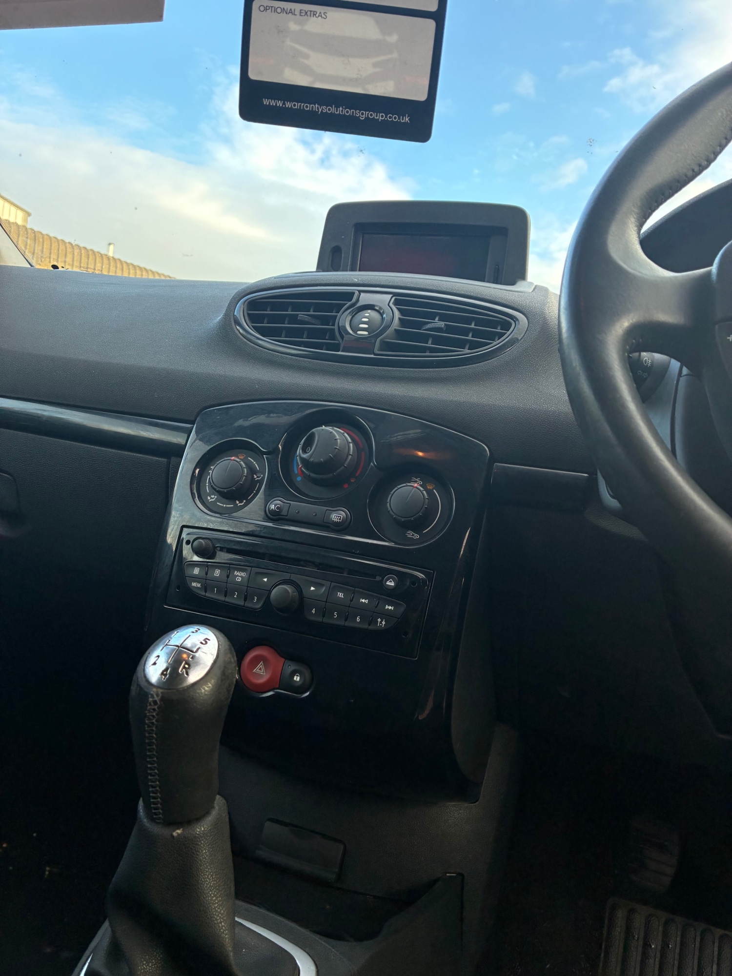 Used Renault Clio 2012 for sale - 76384285: Photo 11