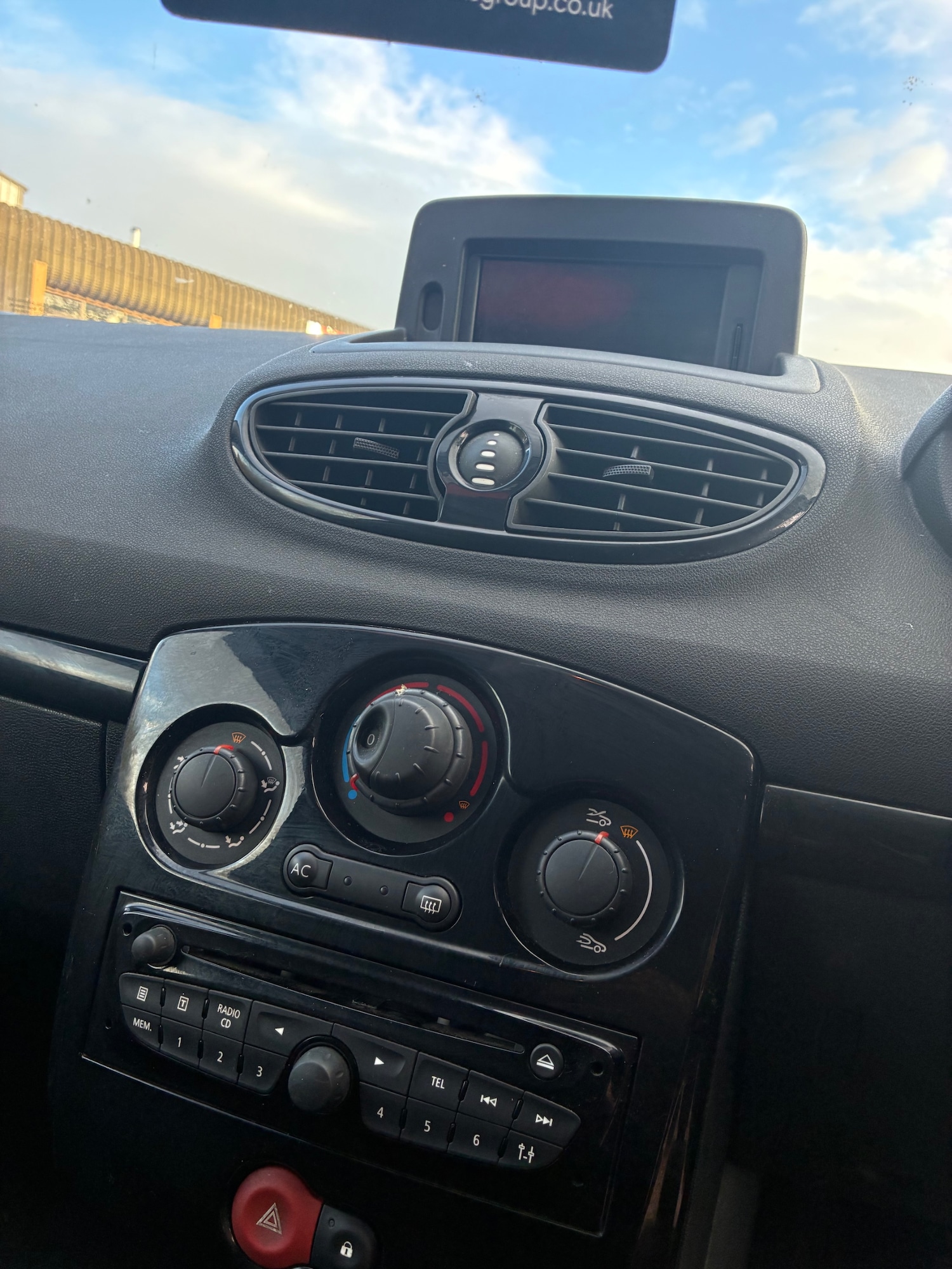 Used Renault Clio 2012 for sale - 76384285: Photo 12