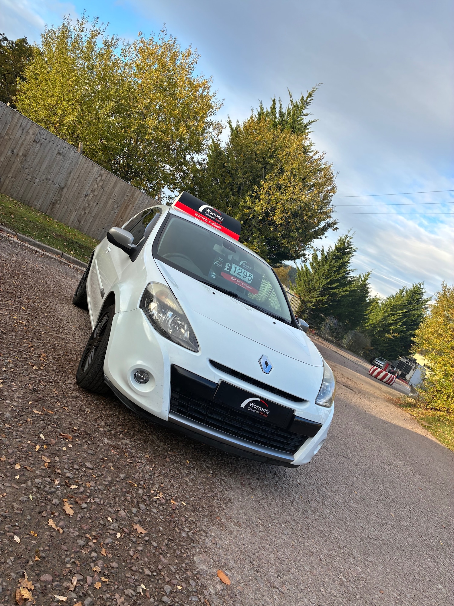 Used Renault Clio 2012 for sale - 76384285: Photo 2