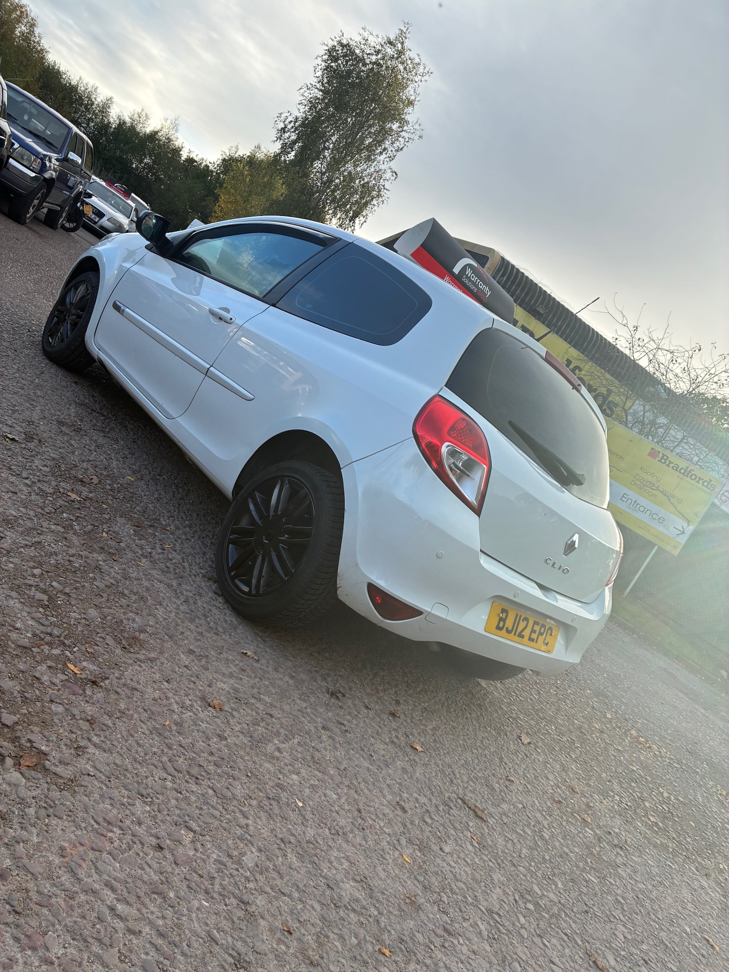 Used Renault Clio 2012 for sale - 76384285: Photo 4