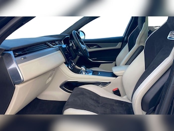 Used Jaguar F-Pace 2021 for sale - 76459990: Photo