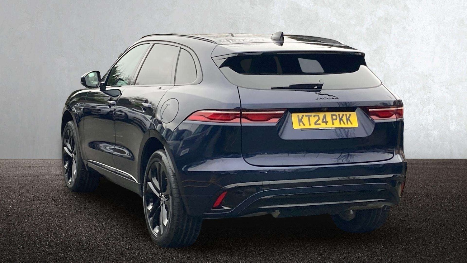 Used Jaguar F-Pace 2024 for sale - 77615294: Photo 2