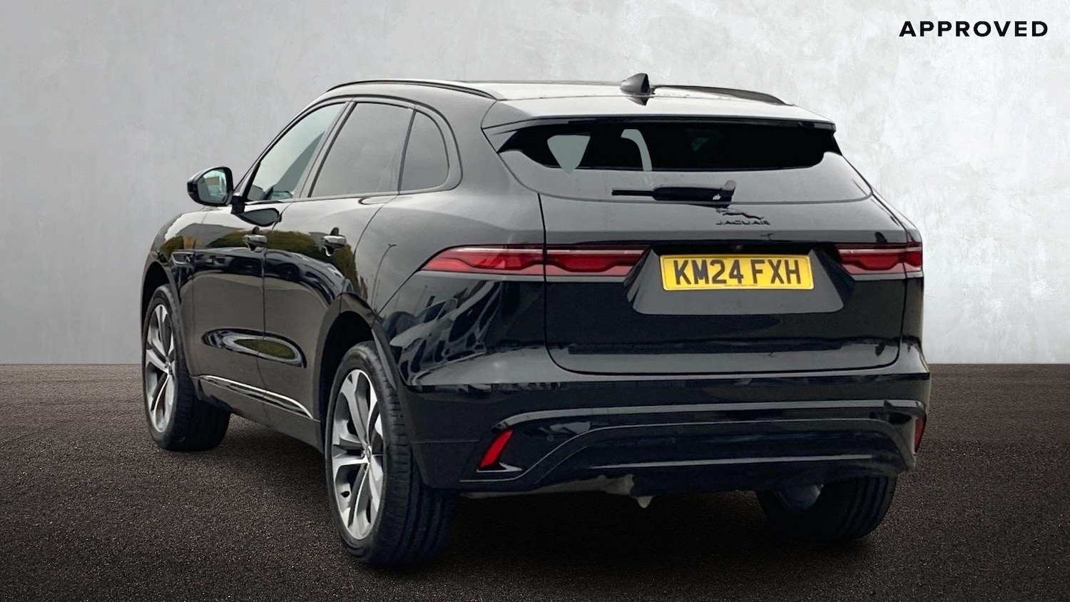 Used Jaguar F-Pace 2024 for sale - 76827621: Photo 2
