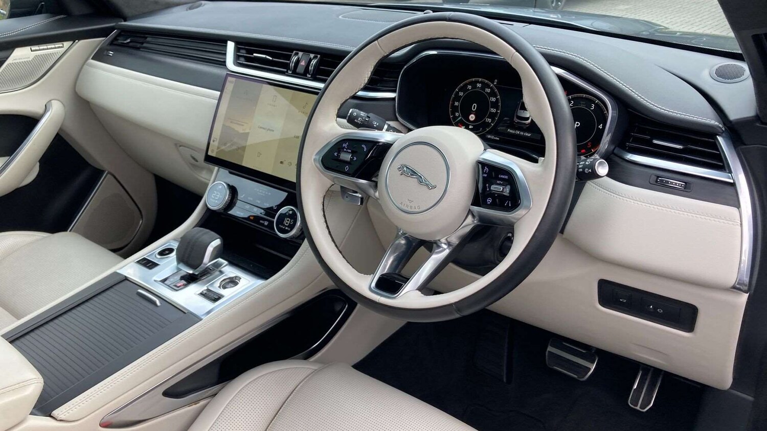 Used Jaguar F-Pace 2023 for sale - 76460687: Photo 34