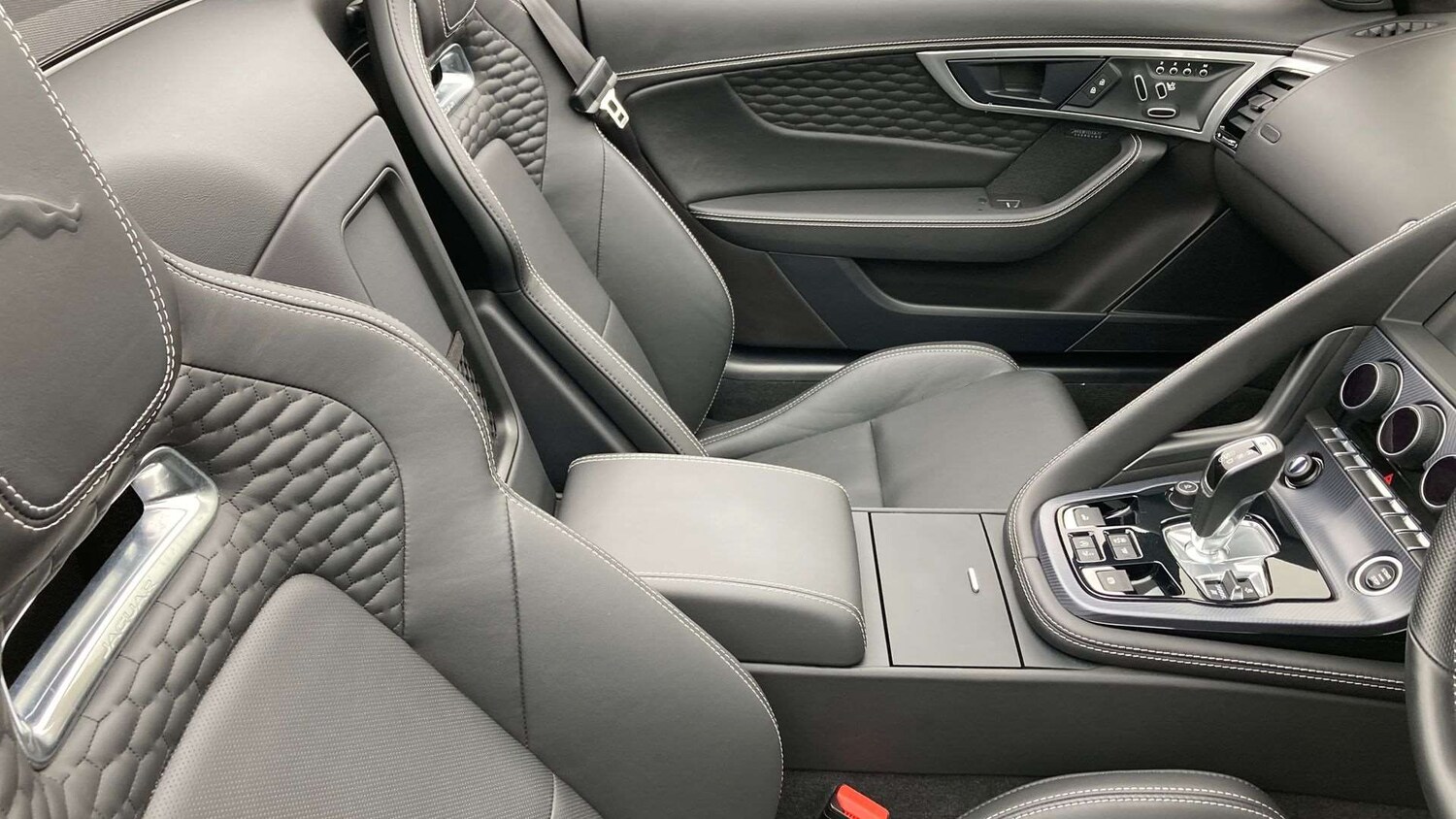 Used Jaguar F-Type 2022 for sale - 76460393: Photo 30