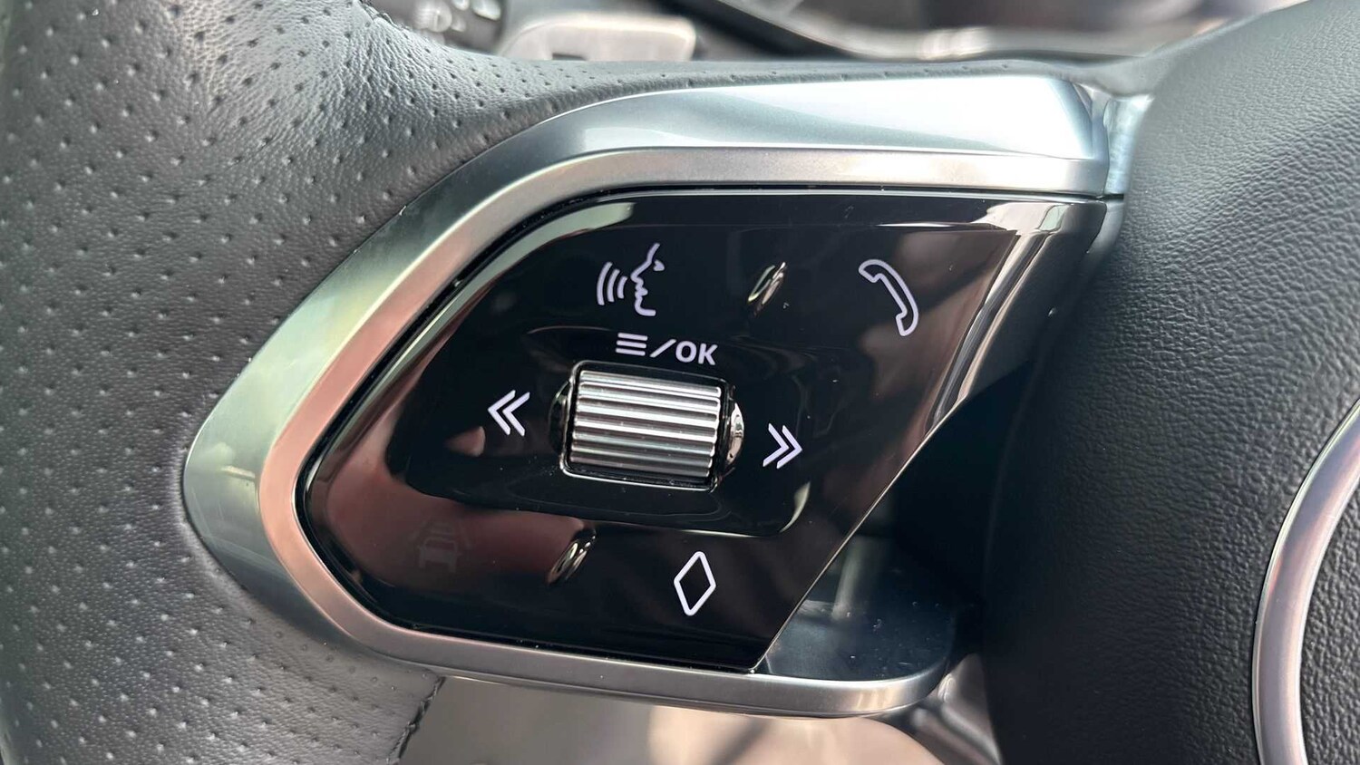 Used Jaguar F-Pace 2023 for sale - 76460519: Photo 10