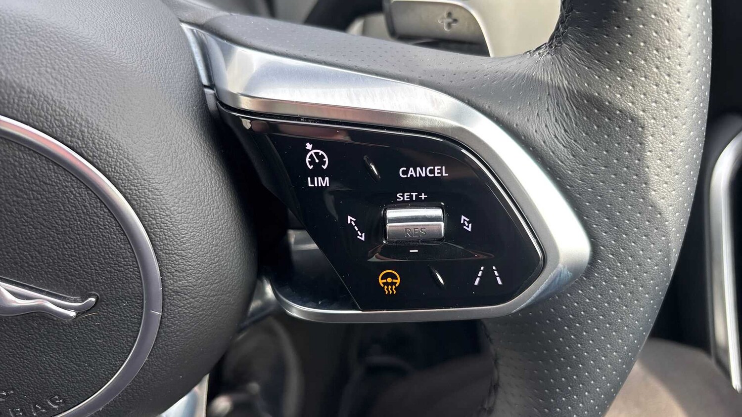 Used Jaguar F-Pace 2023 for sale - 76460519: Photo 11