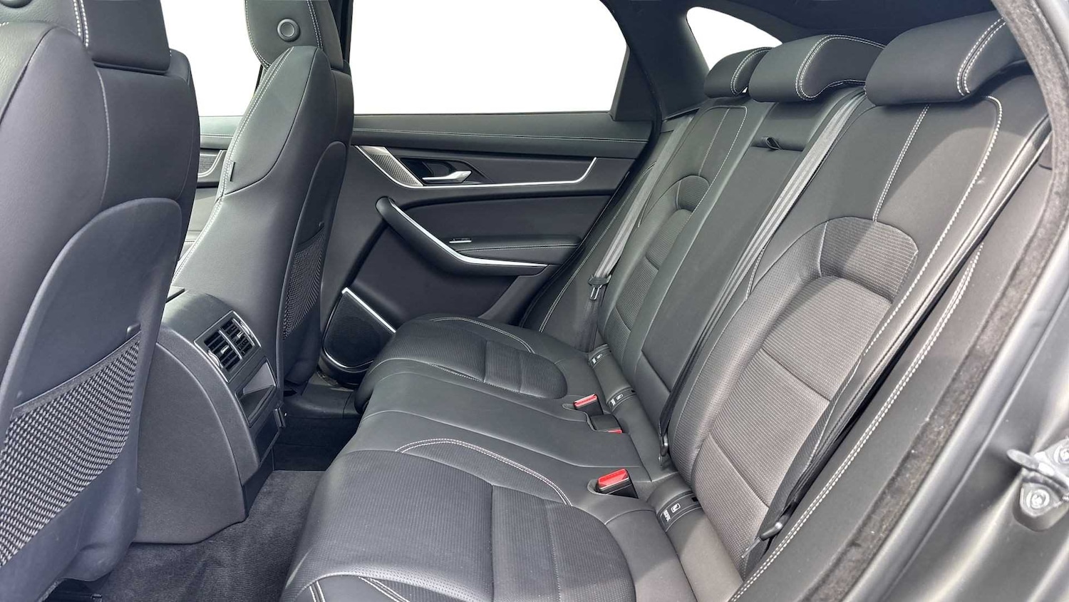 Used Jaguar F-Pace 2023 for sale - 76460519: Photo 4