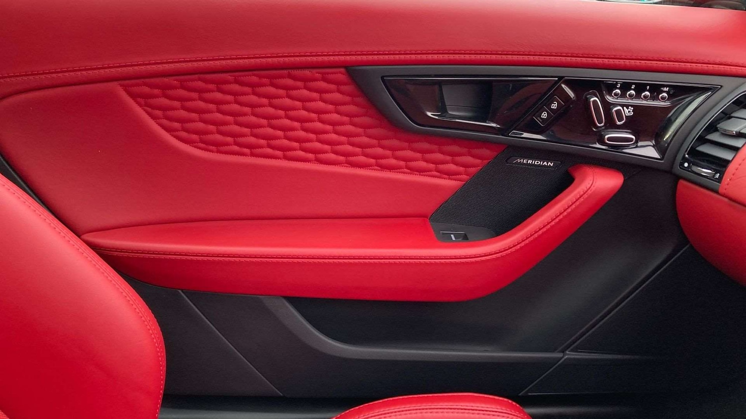 Used Jaguar F-Type 2024 for sale - 77294184: Photo 35