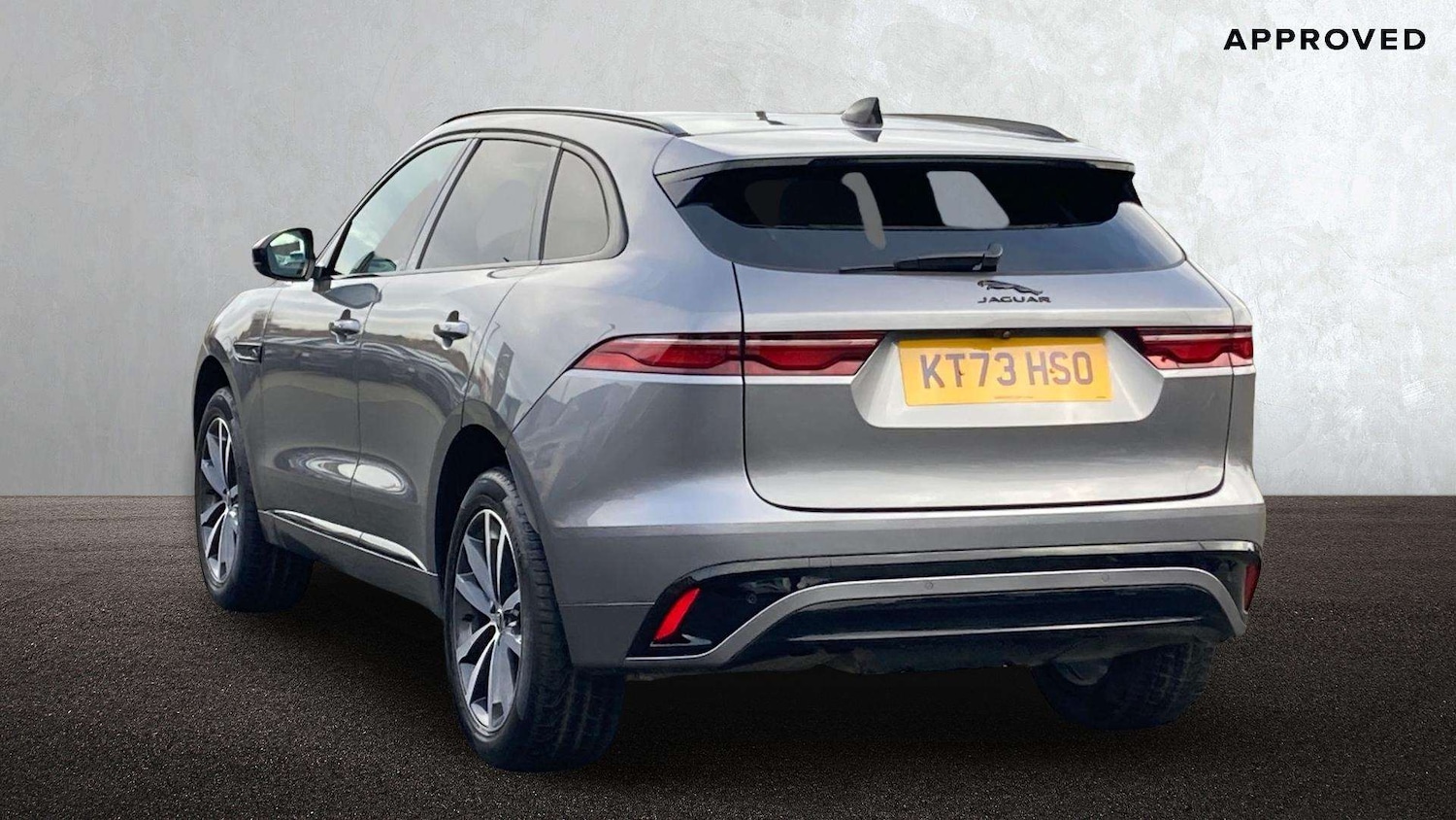 Used Jaguar F-Pace 2023 for sale - 76827708: Photo 2