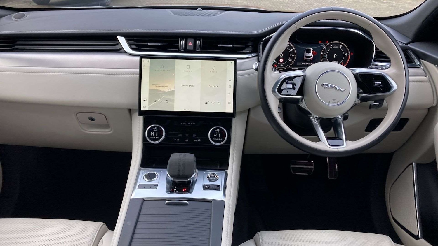 Used Jaguar F-Pace 2023 for sale - 76827708: Photo 32