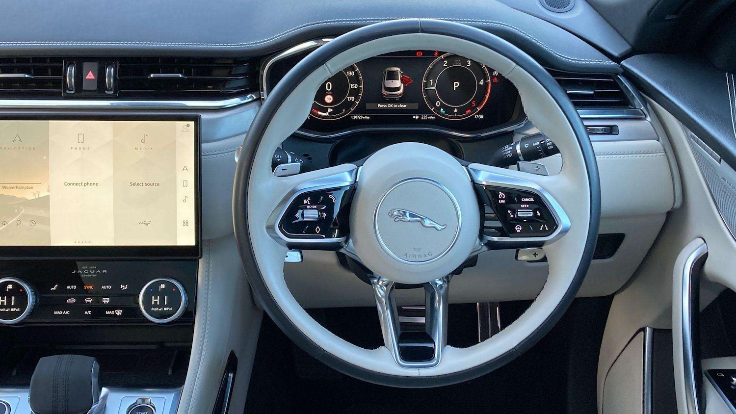 Used Jaguar F-Pace 2023 for sale - 76460585: Photo 15