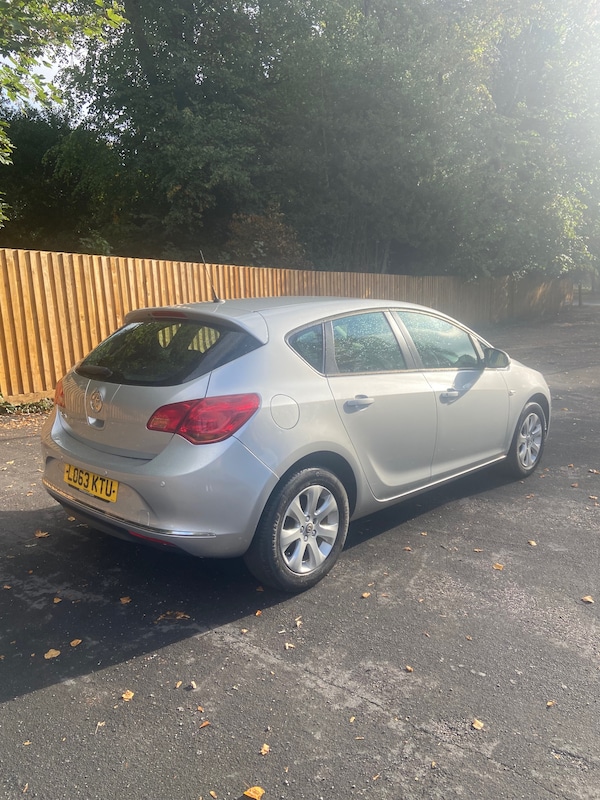 Used Vauxhall Astra 2014 for sale - 76044970: Photo 2
