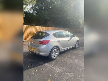 Used Vauxhall Astra 2014 for sale - 76044970: Photo 2