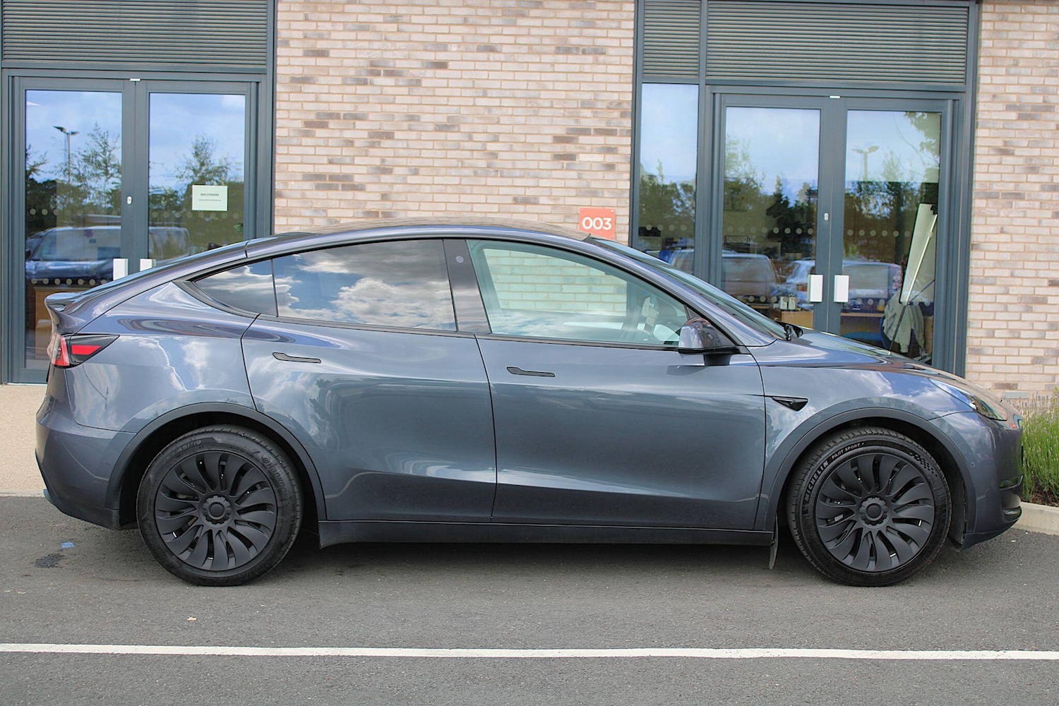Used Tesla Model Y 2023 for sale - 77016675: Photo 3