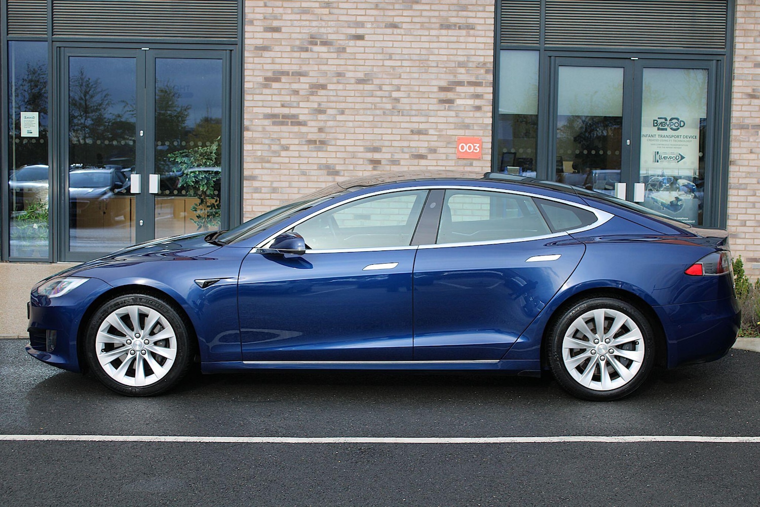 Used Tesla Model S 2017 for sale - 76498933: Photo 5