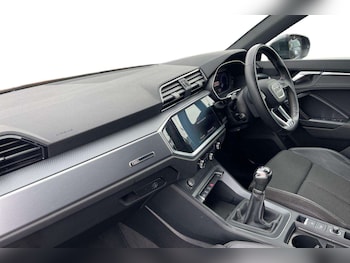 Used Audi Q3 2021 for sale - 76230399: Photo 2
