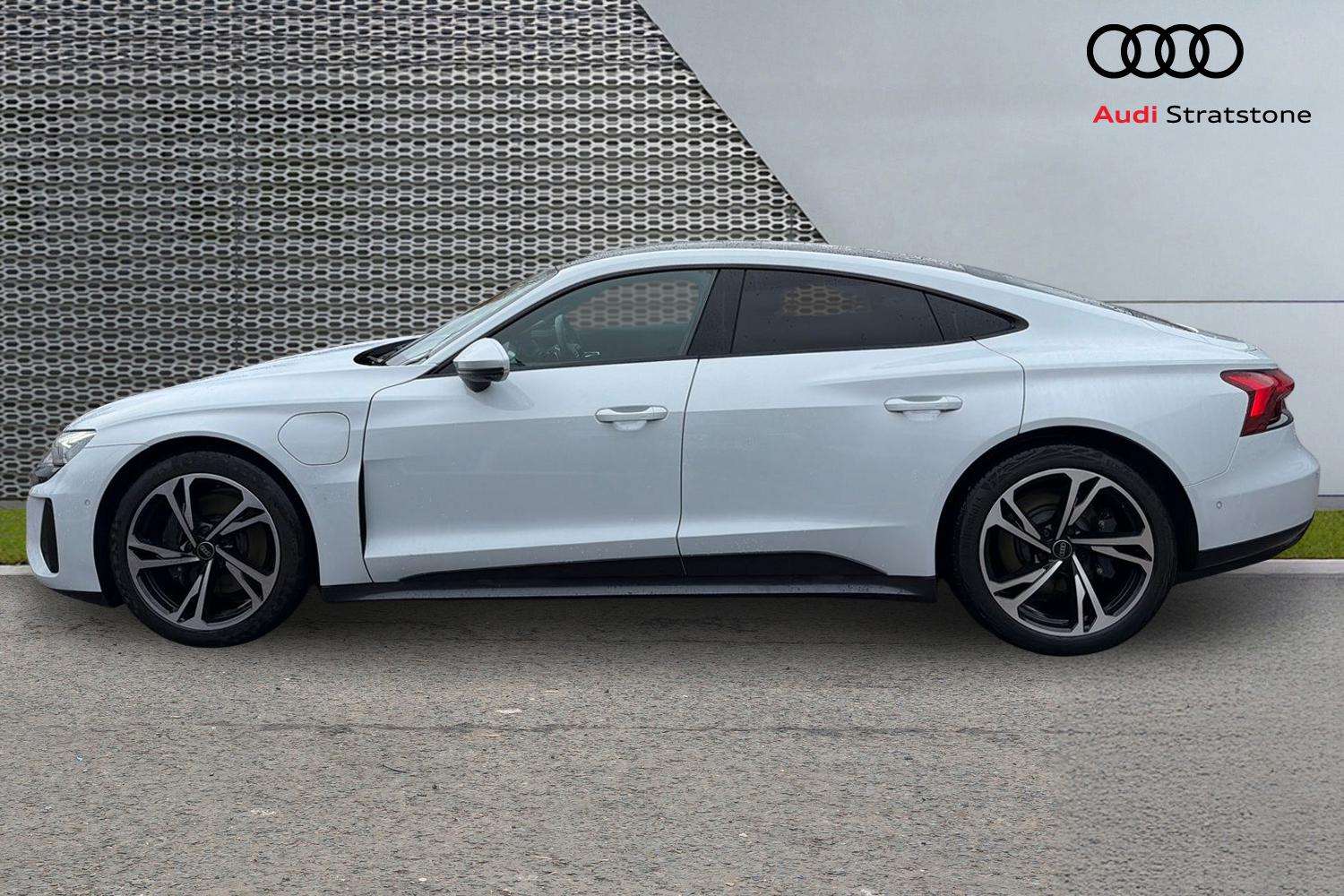 Used Audi e-tron GT 2023 for sale - 76955169: Photo 8