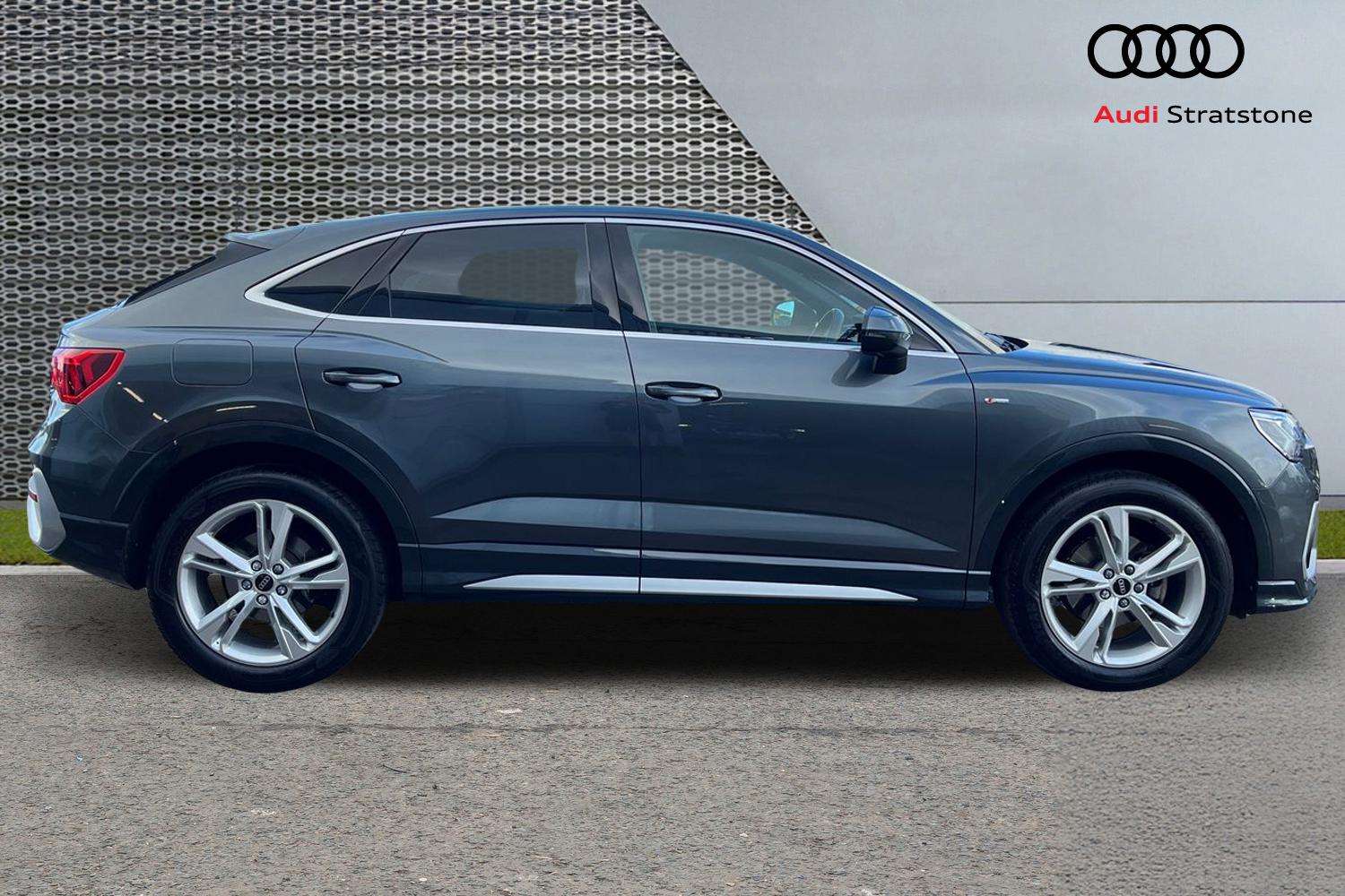 Used Audi Q3 2023 for sale - 76087888: Photo 4