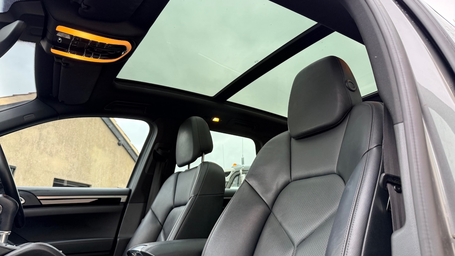 Used Porsche Cayenne 2016 for sale - 76968532: Photo 17