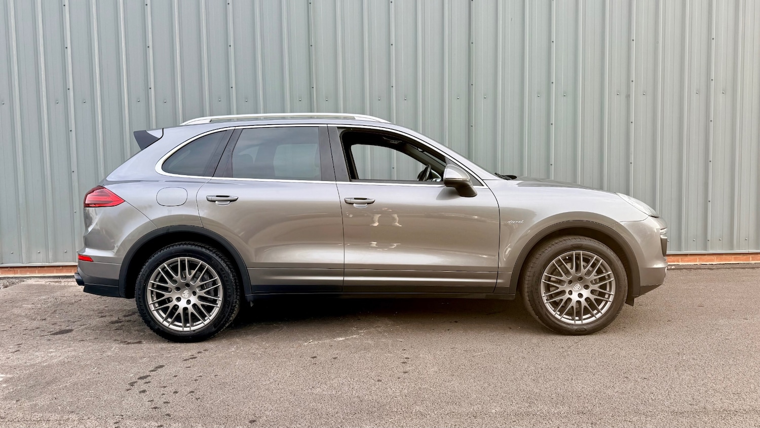 Used Porsche Cayenne 2016 for sale - 76968532: Photo 4