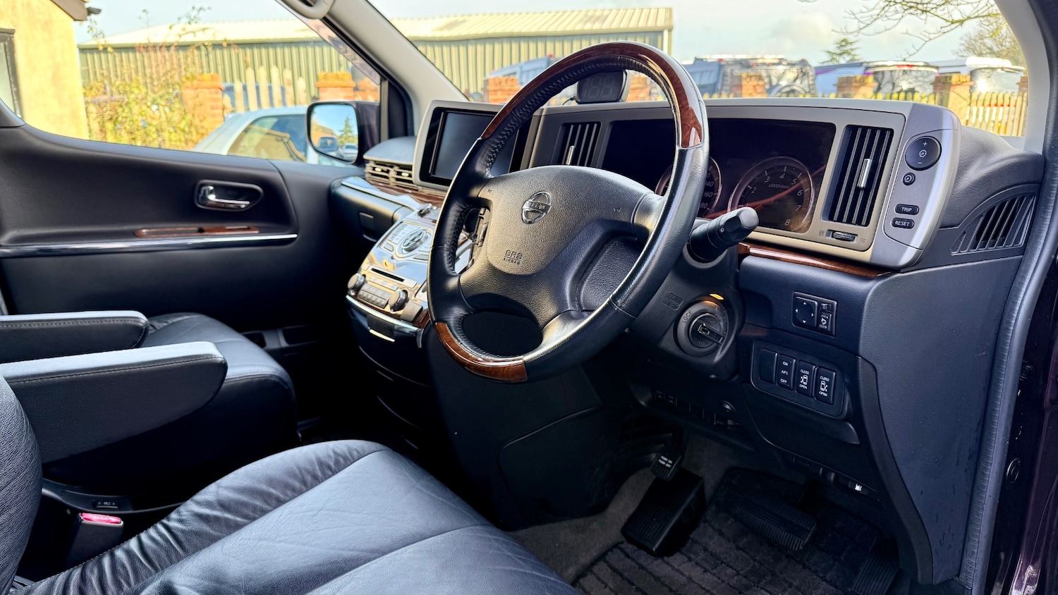 Used Nissan Elgrand 2024 for sale - 77353655: Photo 11