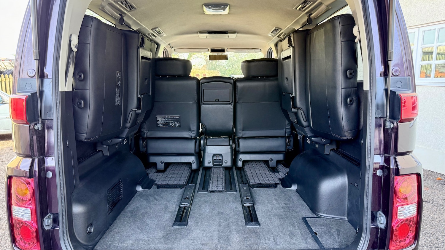 Used Nissan Elgrand 2024 for sale - 77353655: Photo 14