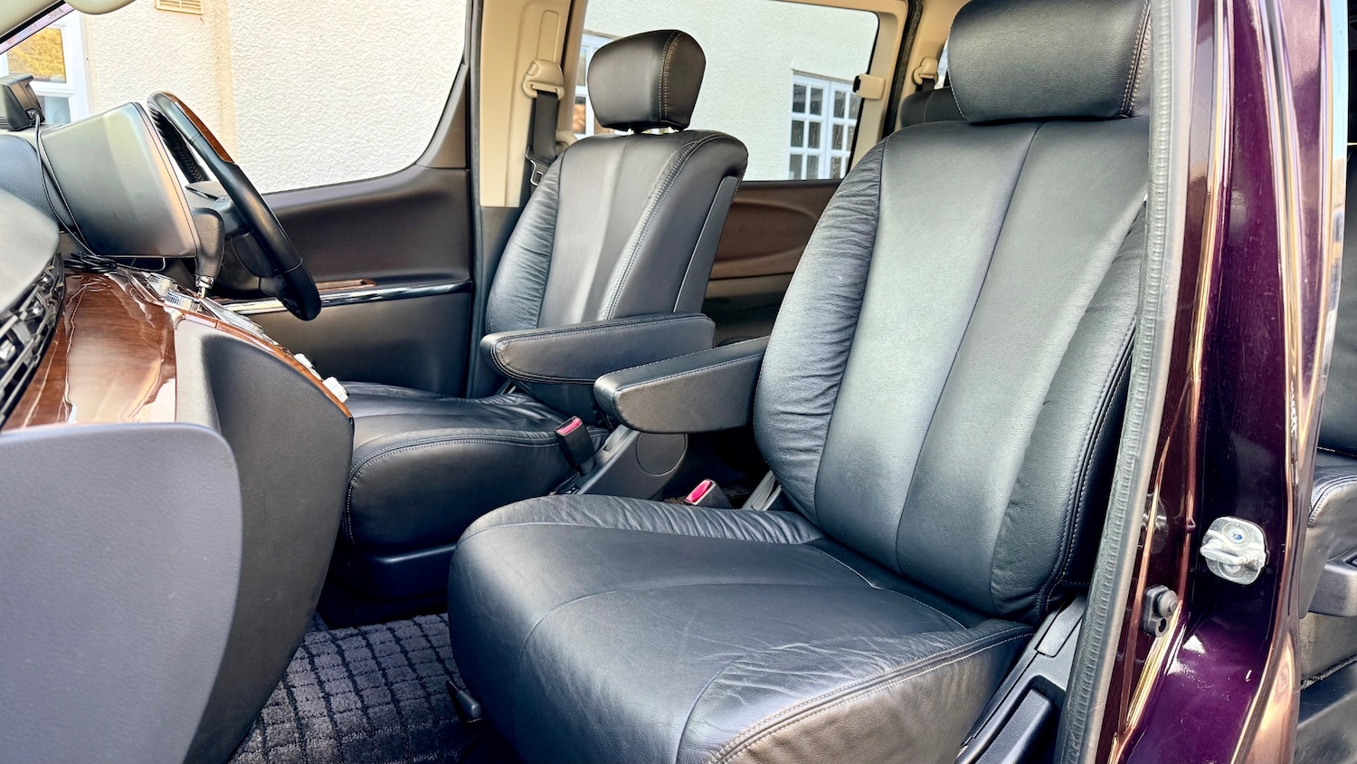 Used Nissan Elgrand 2024 for sale - 77353655: Photo 17