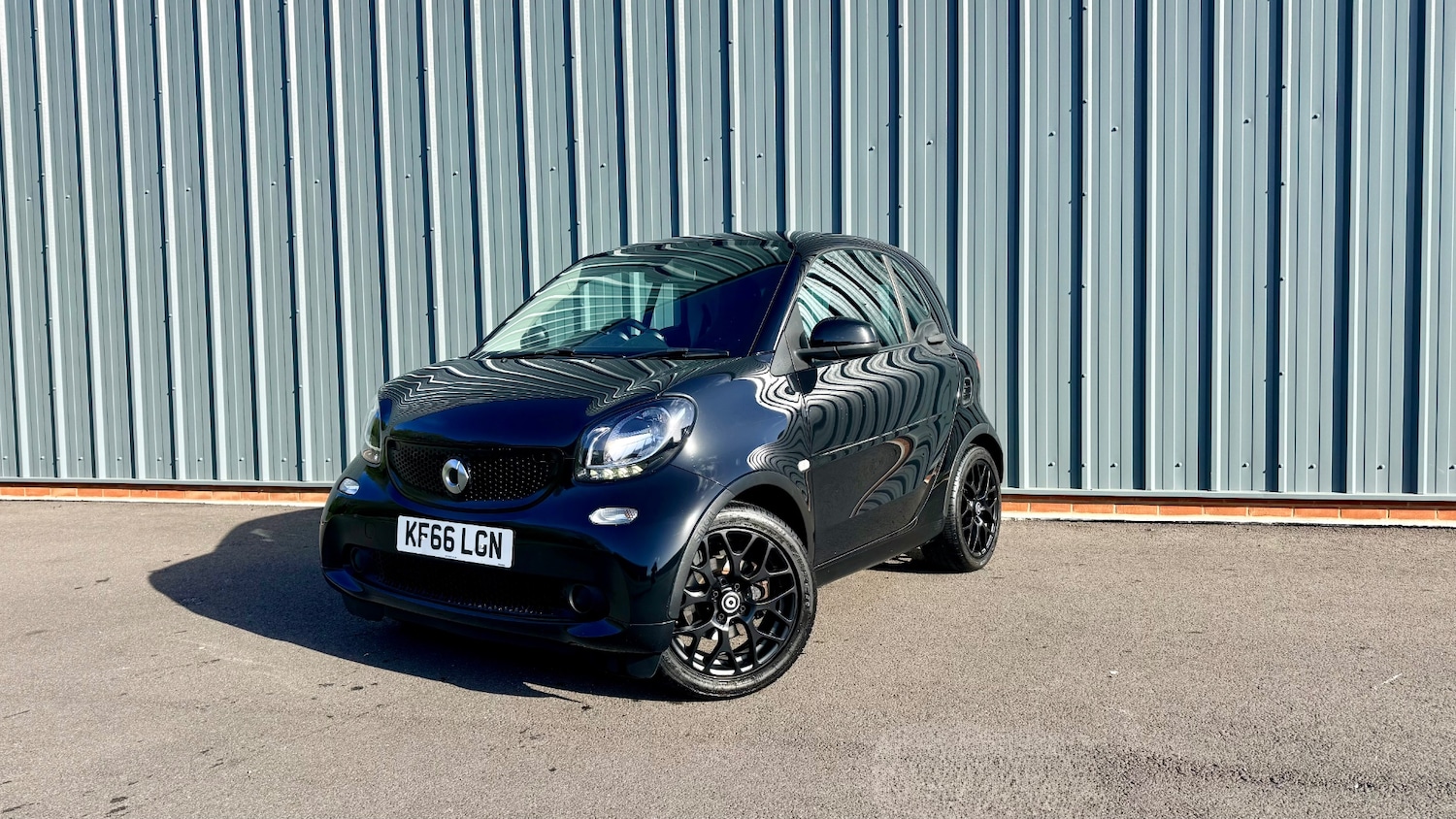 Used smart fortwo 2017 for sale - 78217875: Photo 1