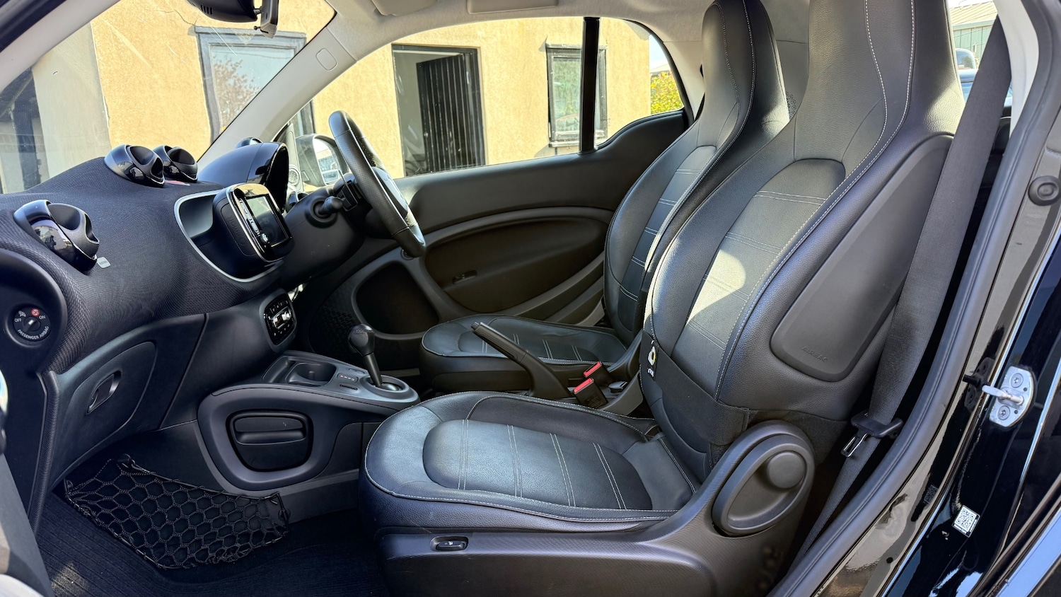 Used smart fortwo 2017 for sale - 78217875: Photo 19