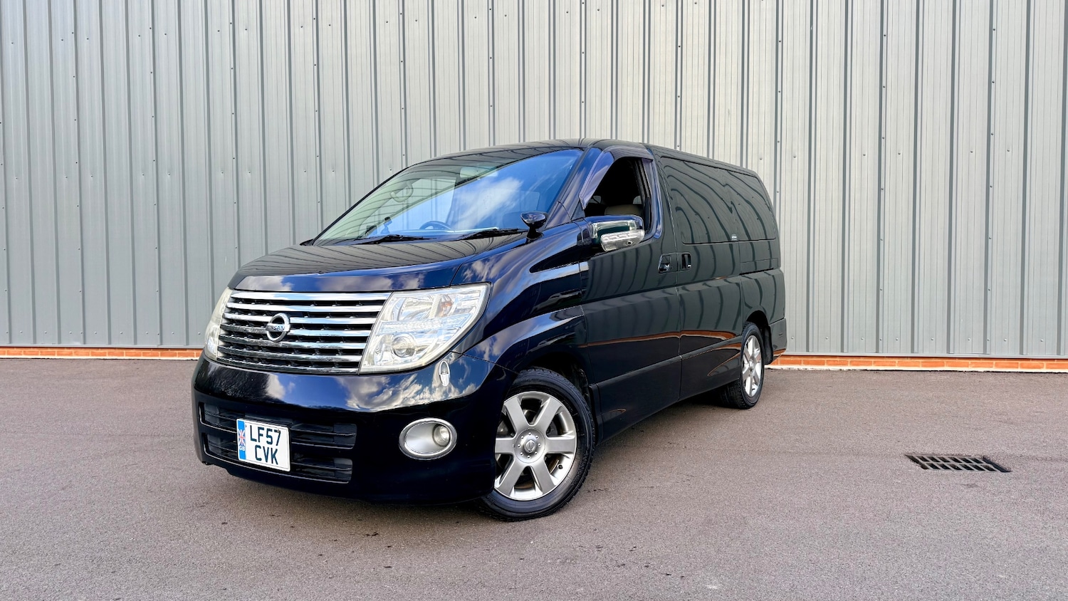Used Nissan Elgrand 2019 for sale - 77046470: Photo 2