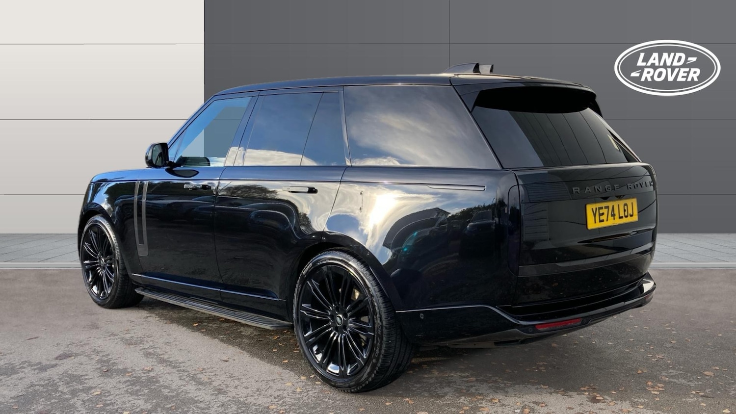 Used Land Rover Range Rover 2024 for sale - 76650990: Photo 2