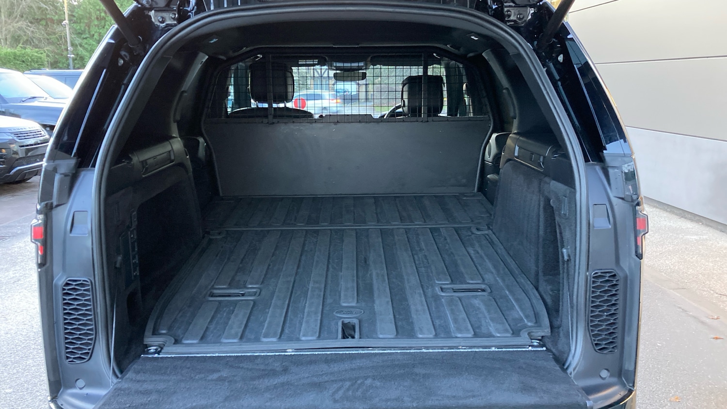 Used Land Rover Discovery 2023 for sale - 77112861: Photo 10