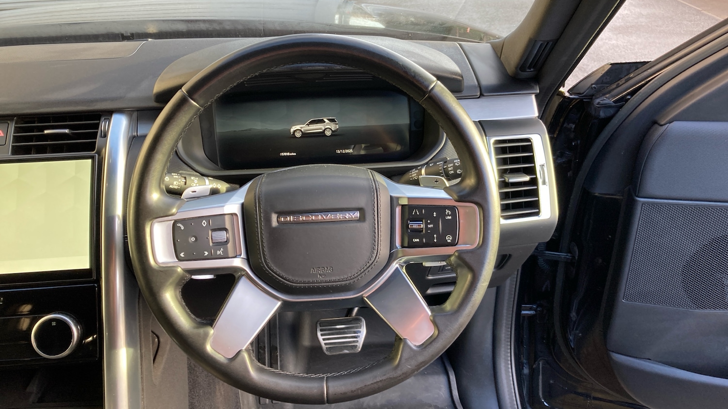 Used Land Rover Discovery 2023 for sale - 77112861: Photo 15