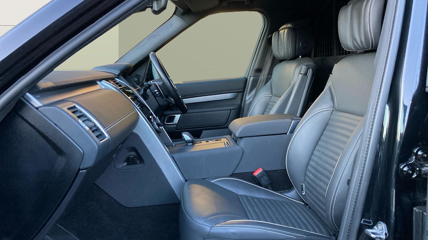 Used Land Rover Discovery 2023 for sale - 77112861: Photo 3