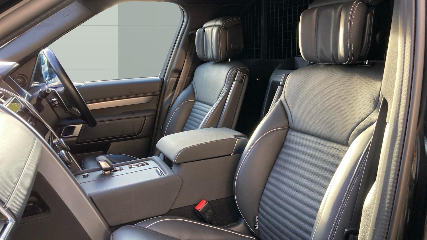 Used Land Rover Discovery 2023 for sale - 77112861: Photo 4