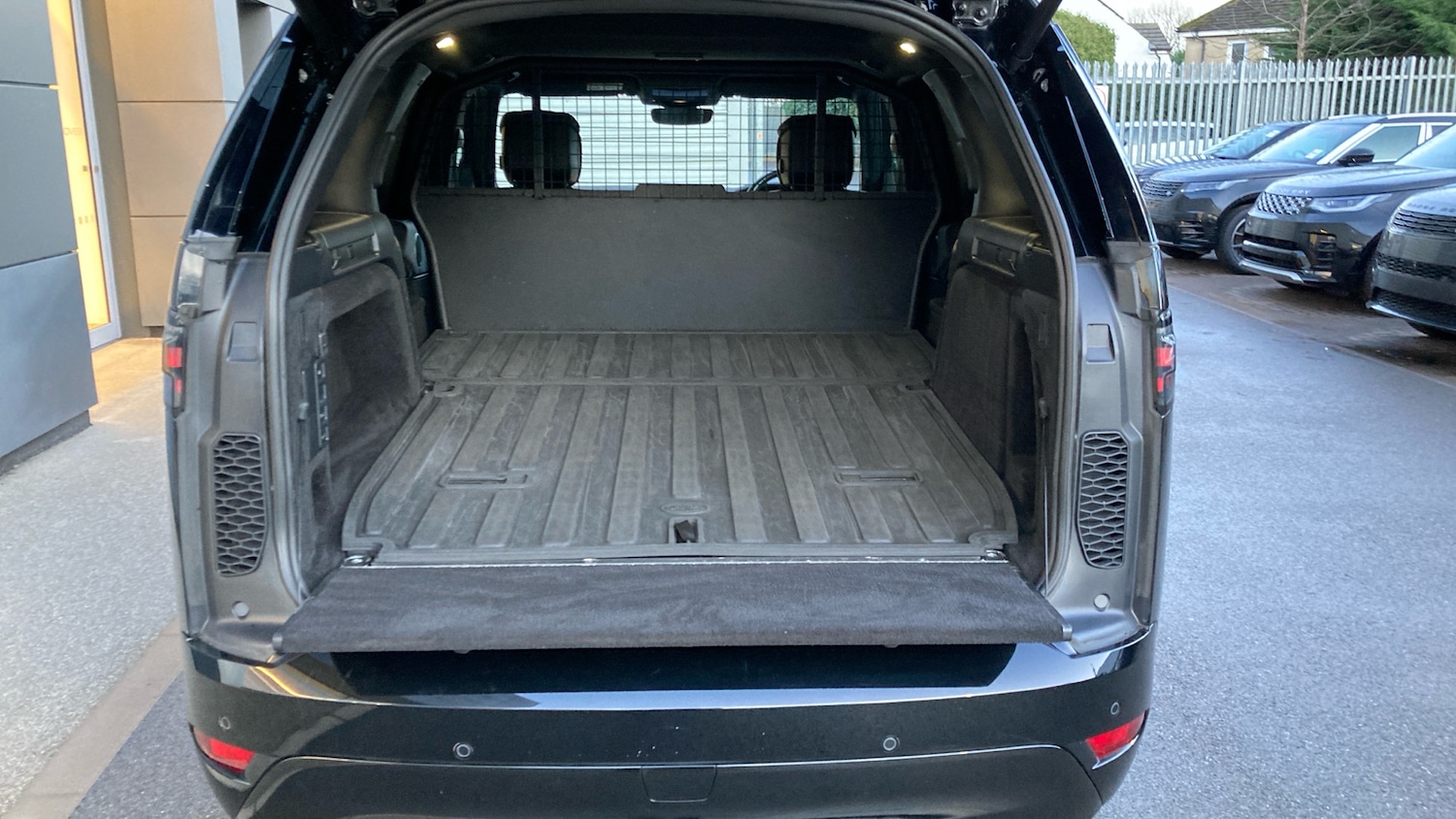 Used Land Rover Discovery 2023 for sale - 77112861: Photo 44