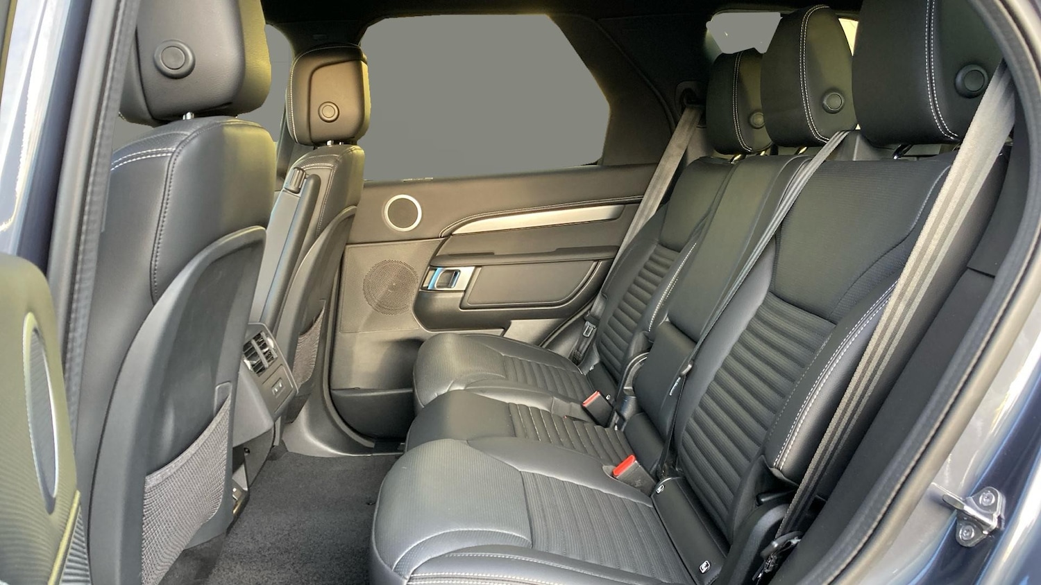 Used Land Rover Discovery 2023 for sale - 77127300: Photo 4